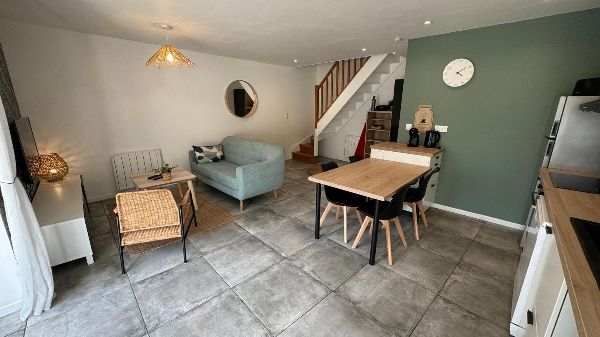 Petite Maison En Pierre Au Pied De La Voie Verte Ploërmel Extérieur photo